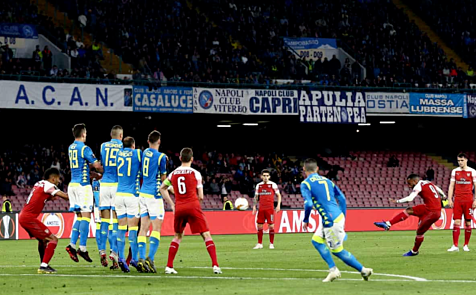 arsenal-danh-bai-napoli-tien-thang-vao-ban-ket-europa-league-1