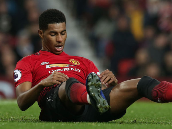ashley-young-ca-ngoi-dan-em-sau-chien-thang-brighton-1